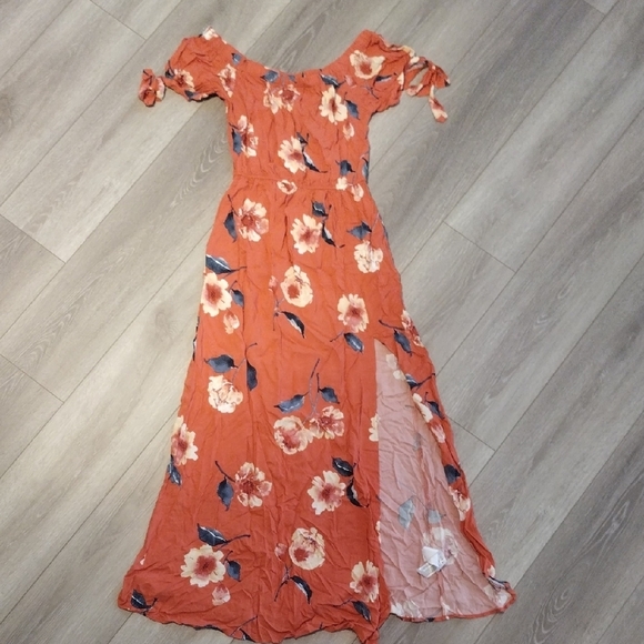 Floral Off-Shoulder Maxi Dress - Picture 3 of 10